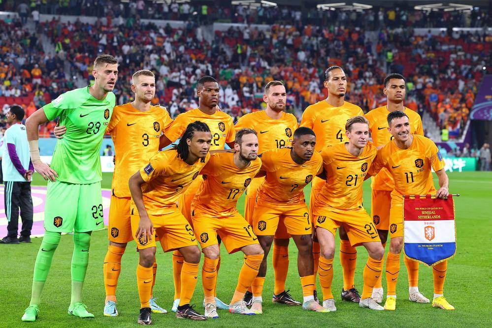 包含荷兰国家队准备迎战欧洲杯预选赛的词条