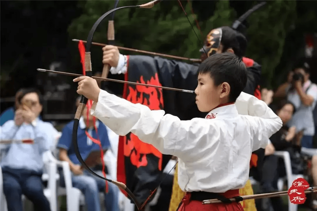 包含射箭比赛中的神准一箭，带来惊喜连连的词条